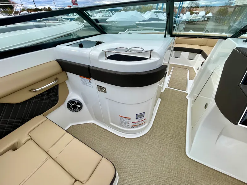 Slide: The Image of Sea Ray SDX 290 Outboard 2026 - 12