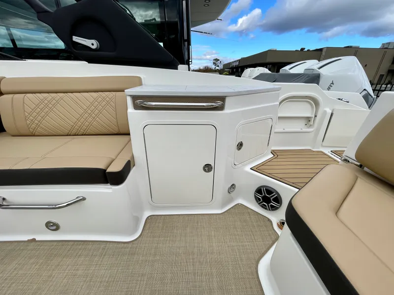 Slide: The Image of Sea Ray SDX 290 Outboard 2026 - 4