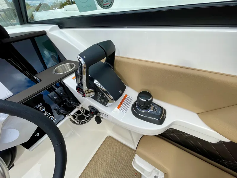 Slide: The Image of Sea Ray SDX 290 Outboard 2026 - 9