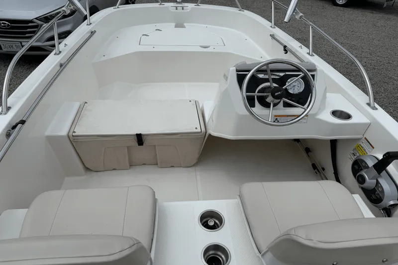 Slide: The Image of Boston Whaler 160 SUPER SPORT 2023 - 6
