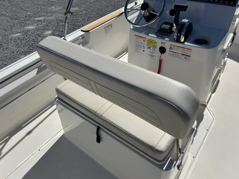 Slide: The Image of Boston Whaler 170 Montauk 2026 - 12