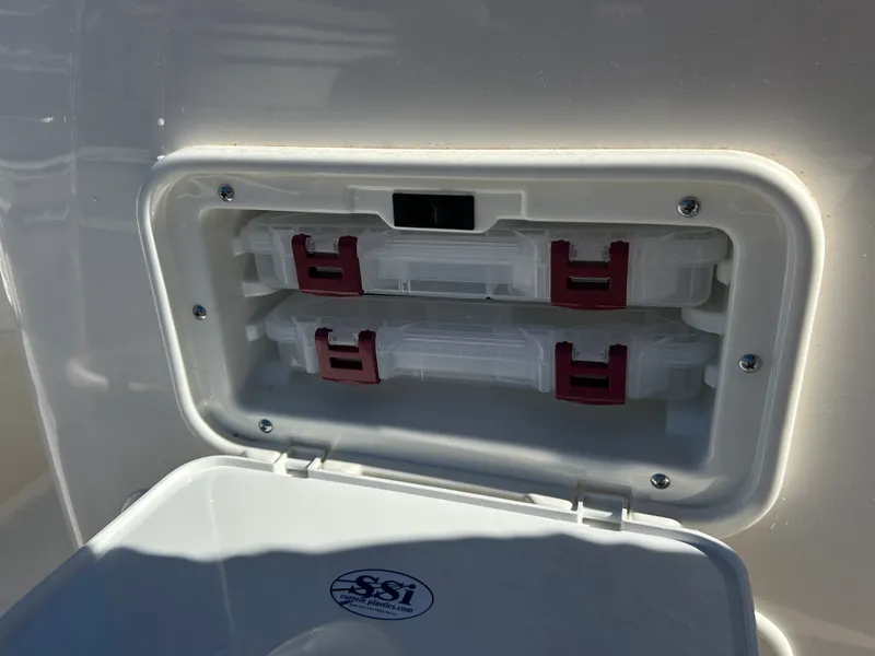 Slide: The Image of Boston Whaler 170 Montauk 2026 - 20