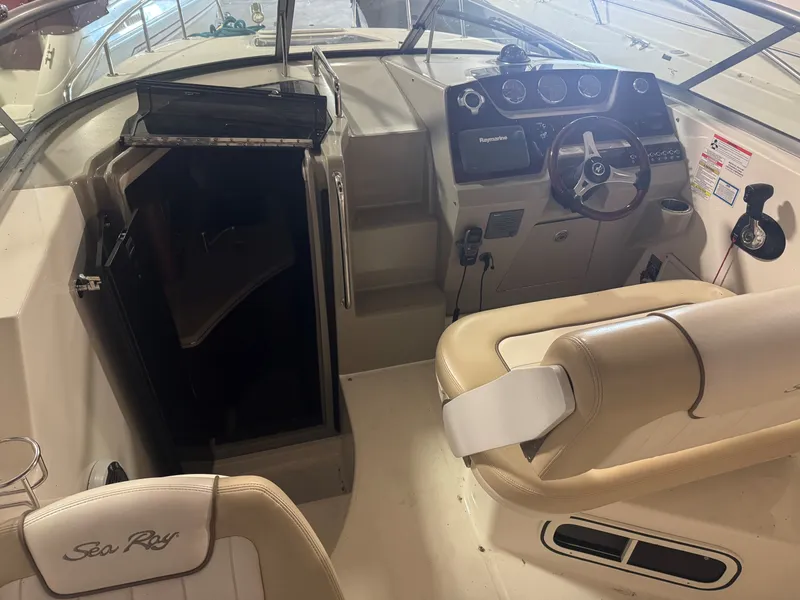 Slide: The Image of Sea Ray 280 SUNDANCER 2012 - 17