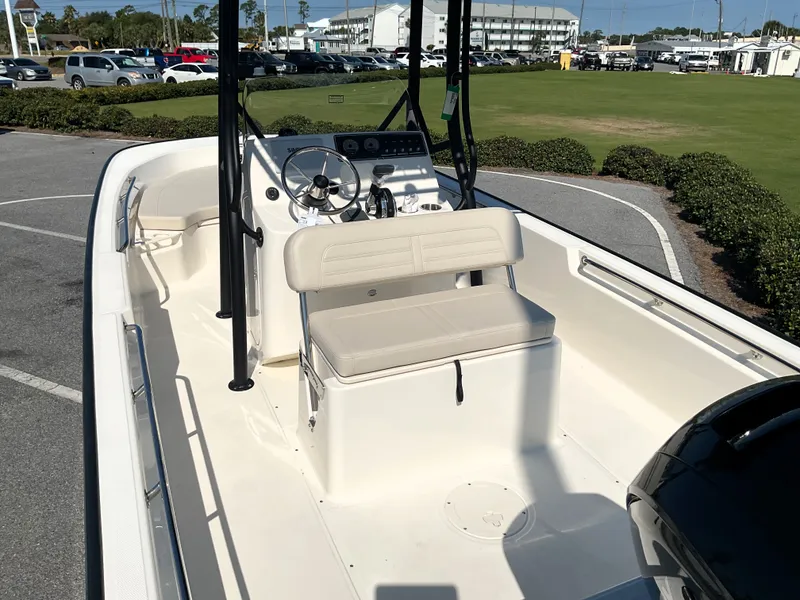 Slide: The Image of Boston Whaler 190 Montauk 2026 - 10