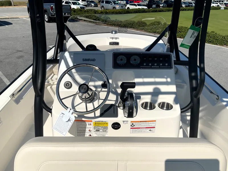 Slide: The Image of Boston Whaler 190 Montauk 2026 - 13
