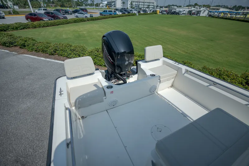 Slide: The Image of Boston Whaler 190 Montauk 2026 - 24