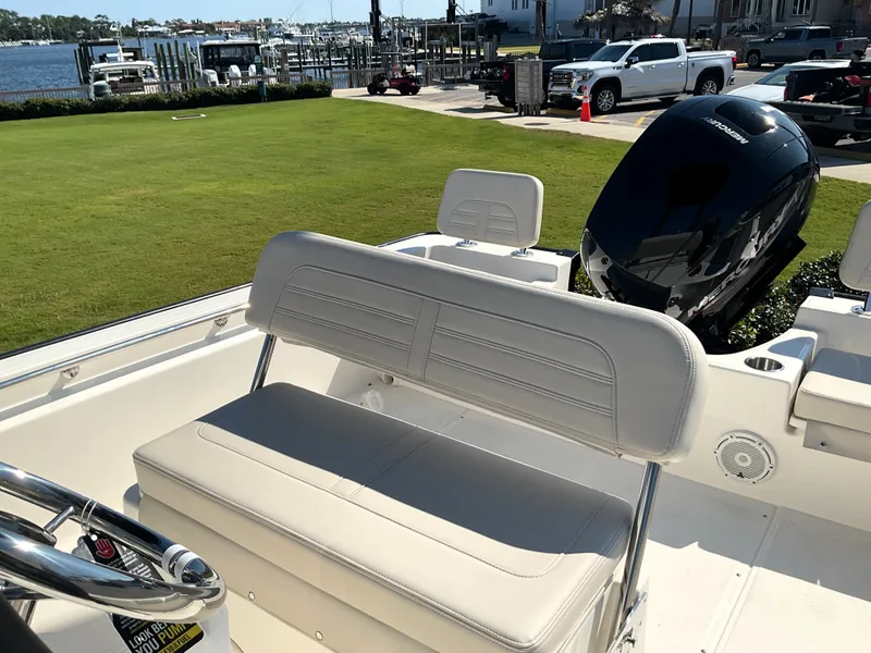 Slide: The Image of Boston Whaler 190 Montauk 2026 - 16