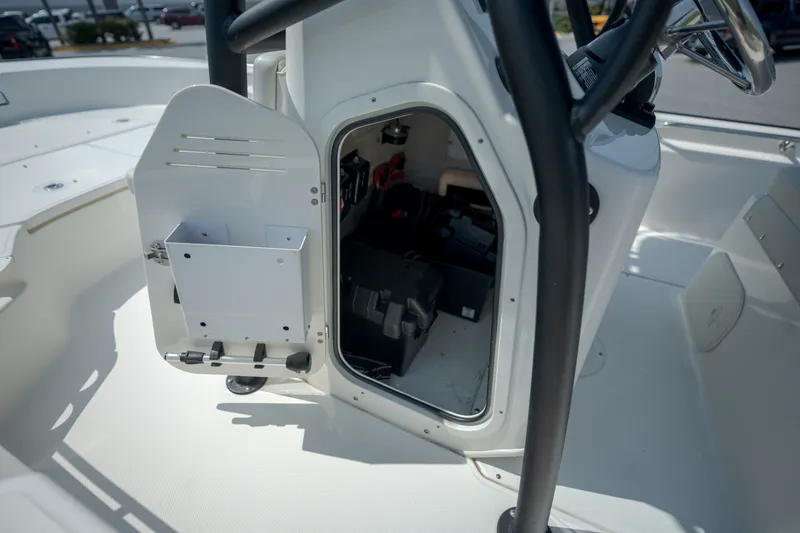 Slide: The Image of Boston Whaler 190 Montauk 2026 - 14