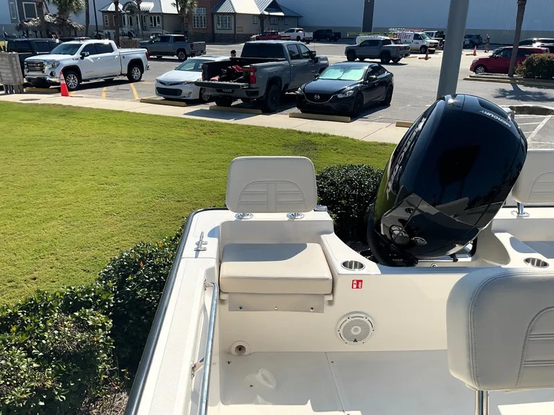 Slide: The Image of Boston Whaler 190 Montauk 2026 - 18