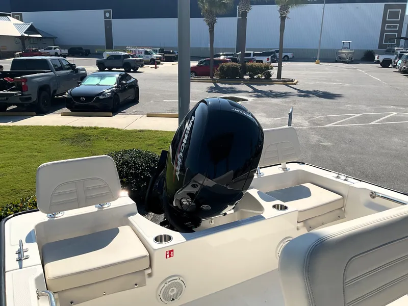 Slide: The Image of Boston Whaler 190 Montauk 2026 - 19