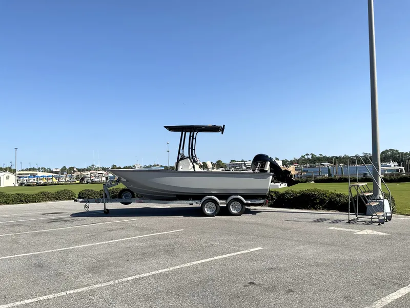 Slide: The Image of Boston Whaler 190 Montauk 2026 - 2