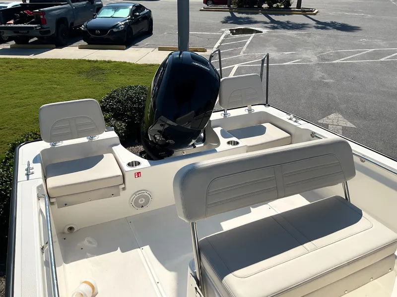 Slide: The Image of Boston Whaler 190 Montauk 2026 - 20