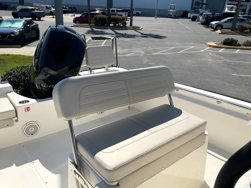 Slide: The Image of Boston Whaler 190 Montauk 2026 - 21