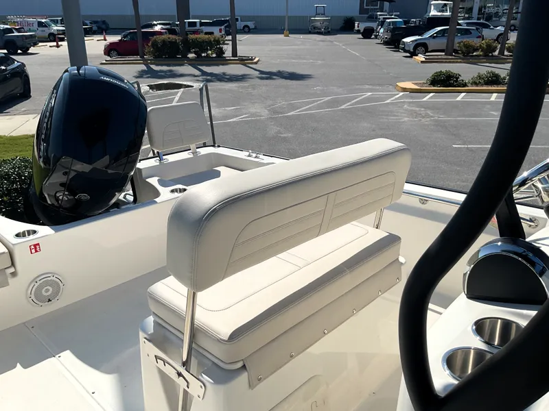 Slide: The Image of Boston Whaler 190 Montauk 2026 - 22