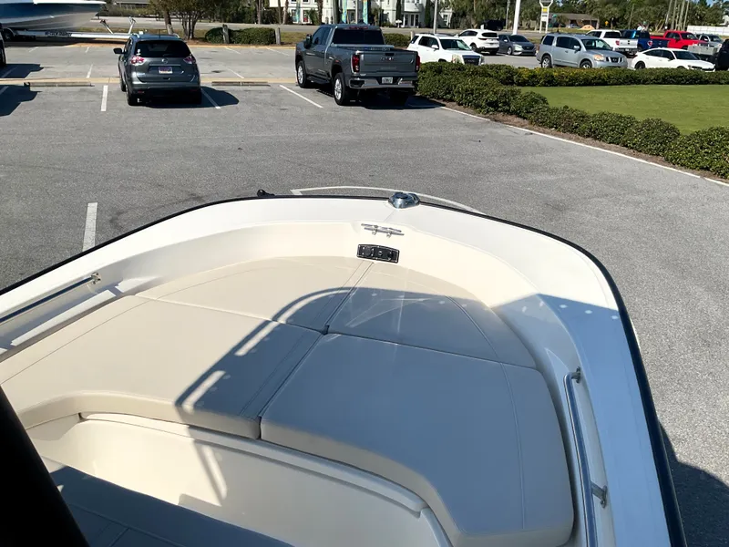 Slide: The Image of Boston Whaler 190 Montauk 2026 - 23