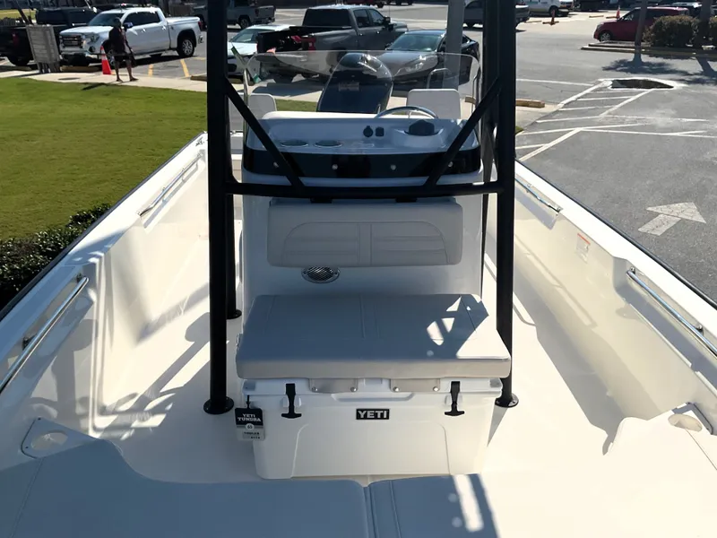 Slide: The Image of Boston Whaler 190 Montauk 2026 - 27