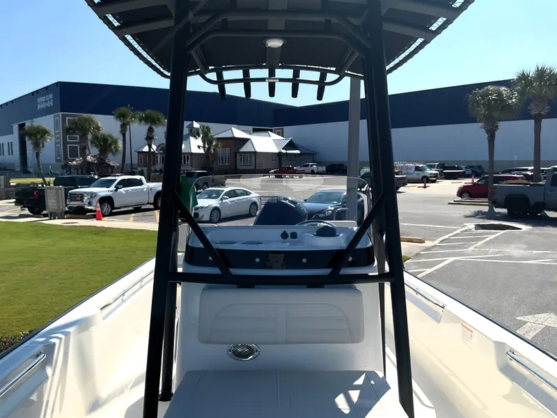 Slide: The Image of Boston Whaler 190 Montauk 2026 - 28