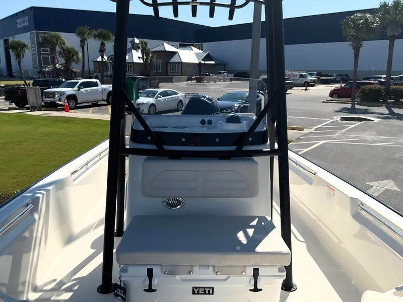 Slide: The Image of Boston Whaler 190 Montauk 2026 - 29