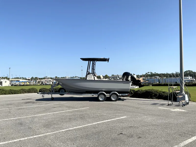 Slide: The Image of Boston Whaler 190 Montauk 2026 - 3