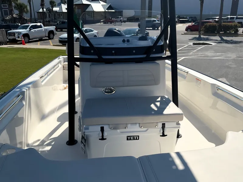 Slide: The Image of Boston Whaler 190 Montauk 2026 - 30