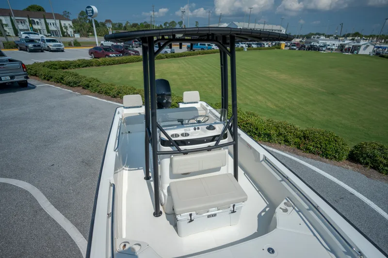 Slide: The Image of Boston Whaler 190 Montauk 2026 - 12
