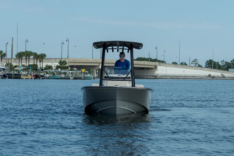 Slide: The Image of Boston Whaler 190 Montauk 2026 - 6