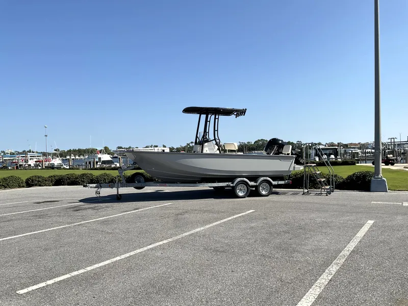 Slide: The Image of Boston Whaler 190 Montauk 2026 - 38