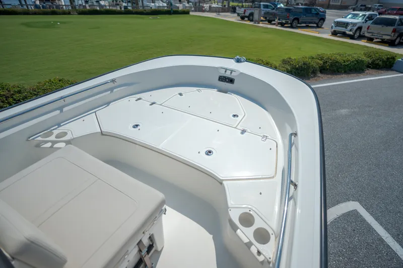 Slide: The Image of Boston Whaler 190 Montauk 2026 - 8