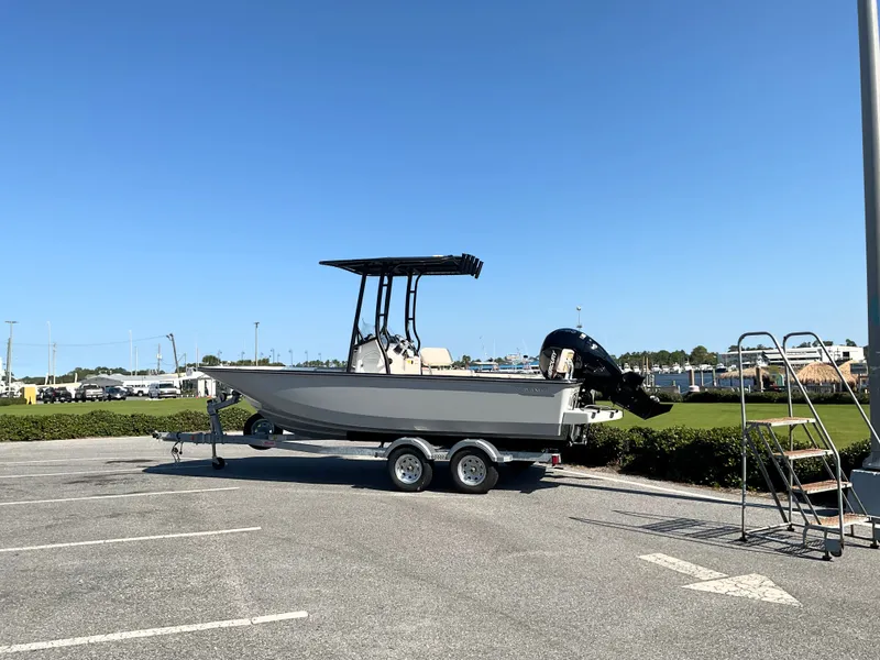 Slide: The Image of Boston Whaler 190 Montauk 2026 - 4