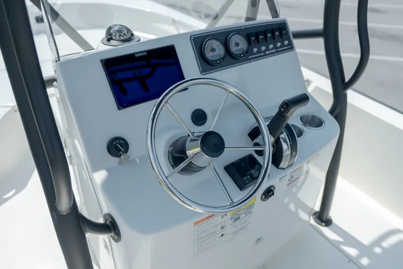 Slide: The Image of Boston Whaler 190 Montauk 2026 - 18
