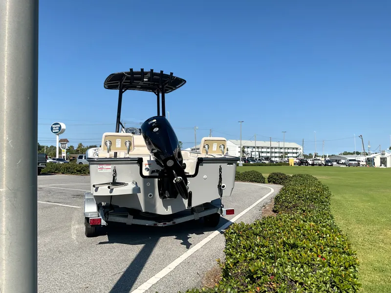 Slide: The Image of Boston Whaler 190 Montauk 2026 - 7