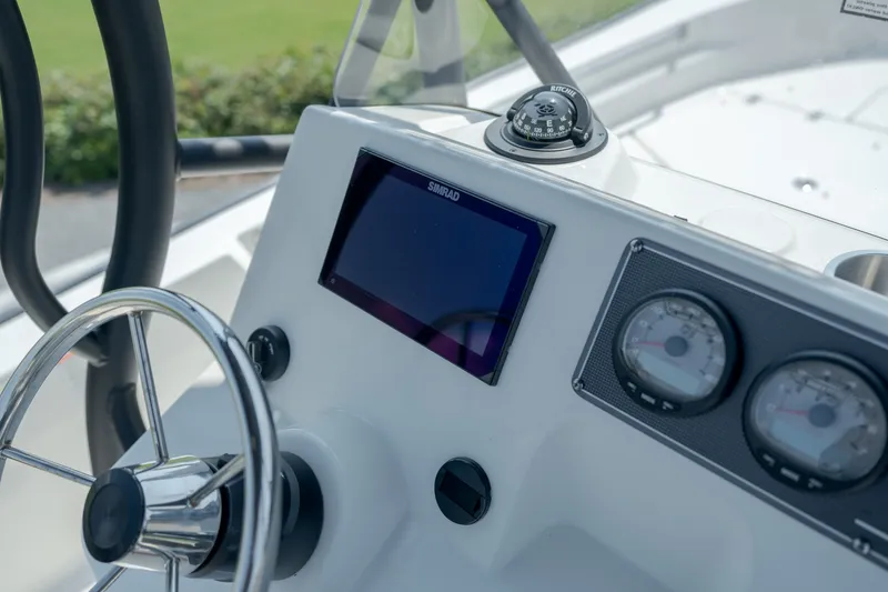 Slide: The Image of Boston Whaler 190 Montauk 2026 - 16