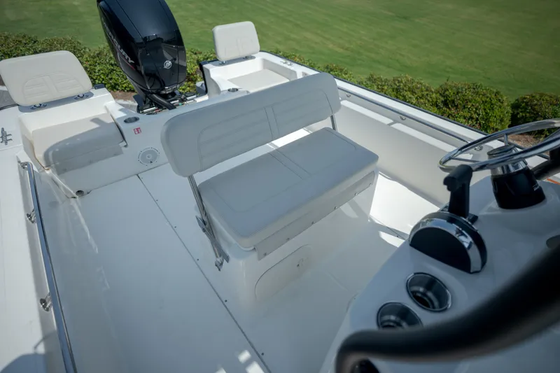 Slide: The Image of Boston Whaler 190 Montauk 2026 - 21