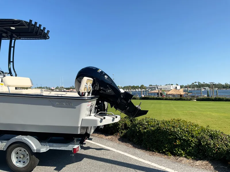 Slide: The Image of Boston Whaler 190 Montauk 2026 - 8