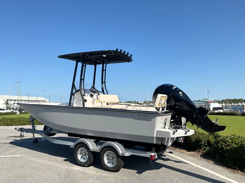 Slide: The Image of Boston Whaler 190 Montauk 2026 - 9