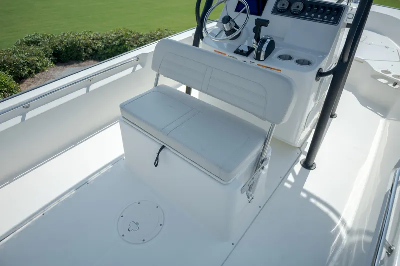Slide: The Image of Boston Whaler 190 Montauk 2026 - 22
