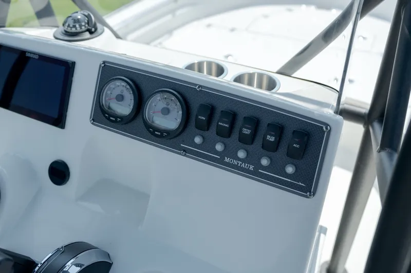 Slide: The Image of Boston Whaler 190 Montauk 2026 - 17