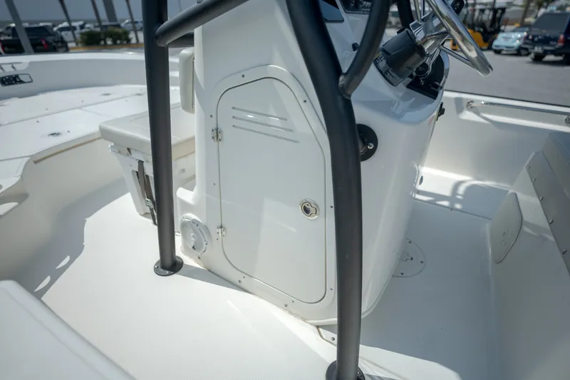 Slide: The Image of Boston Whaler 190 Montauk 2026 - 13
