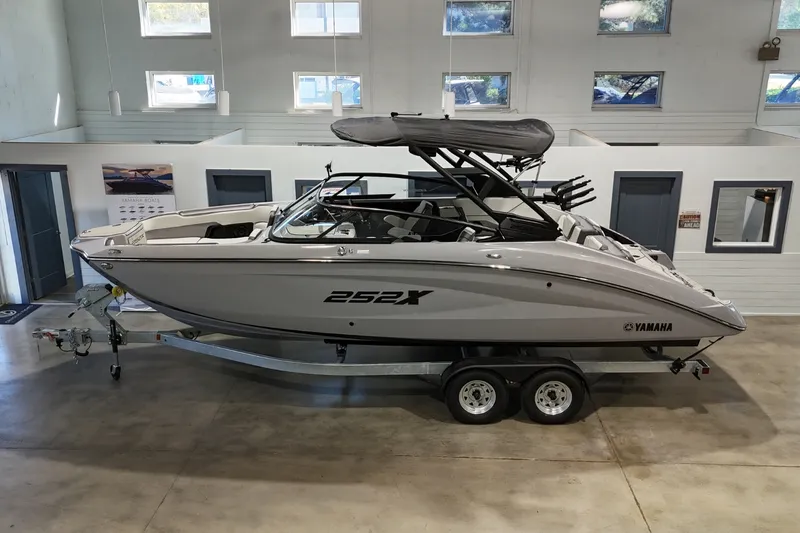 The Image of Yamaha 252XE 2026 - 0