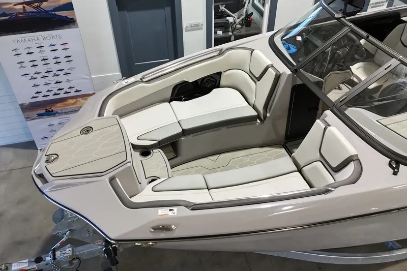 Slide: The Image of Yamaha 252XE 2026 - 28