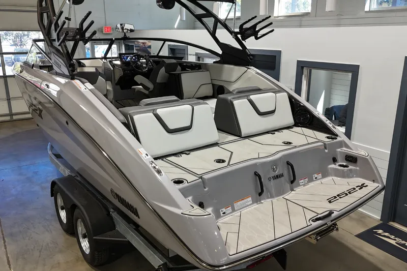 Slide: The Image of Yamaha 252XE 2026 - 6