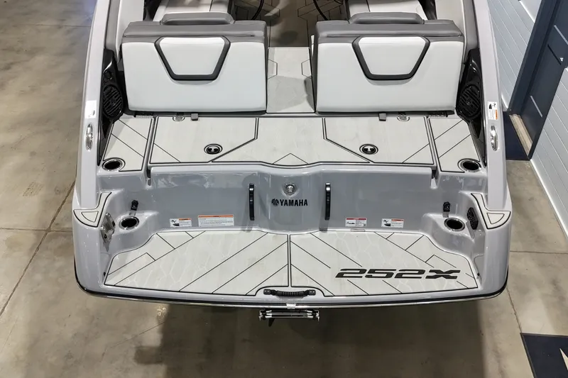 Slide: The Image of Yamaha 252XE 2026 - 7