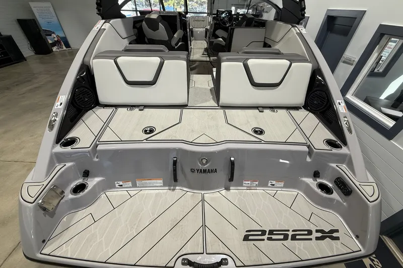 Slide: The Image of Yamaha 252XE 2026 - 8