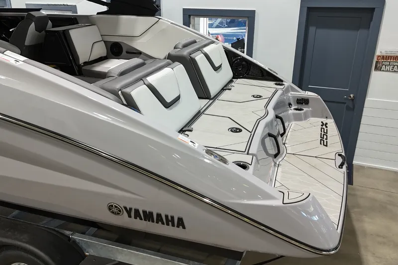 Slide: The Image of Yamaha 252XE 2026 - 3