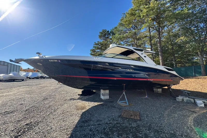 The Image of Sea Ray SLX 350 2019 - 0