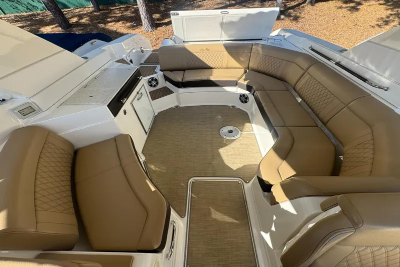 Slide: The Image of Sea Ray SLX 350 2019 - 12