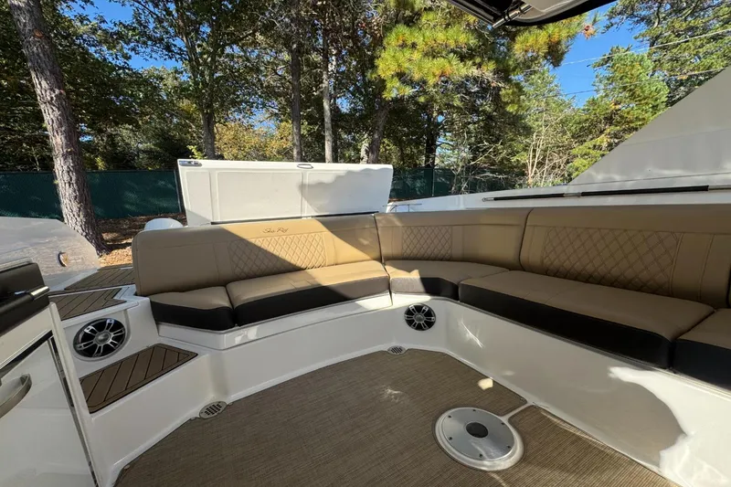 Slide: The Image of Sea Ray SLX 350 2019 - 14