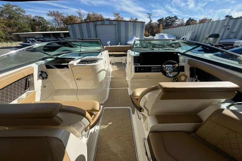 Slide: The Image of Sea Ray SLX 350 2019 - 24