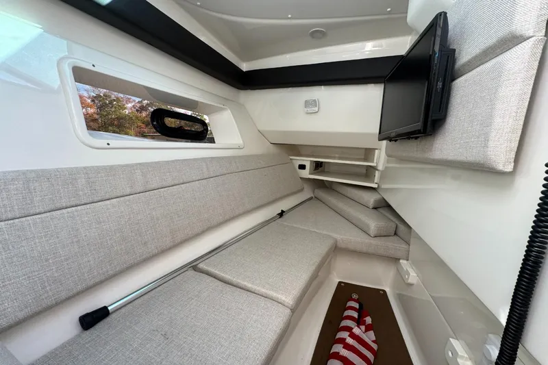 Slide: The Image of Sea Ray SLX 350 2019 - 31