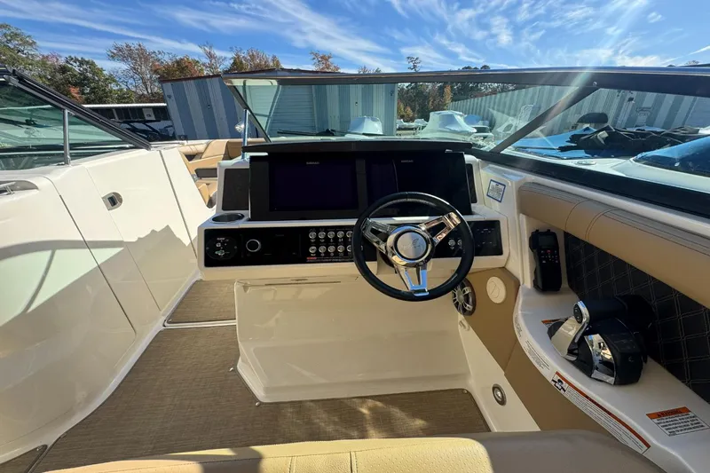 Slide: The Image of Sea Ray SLX 350 2019 - 35